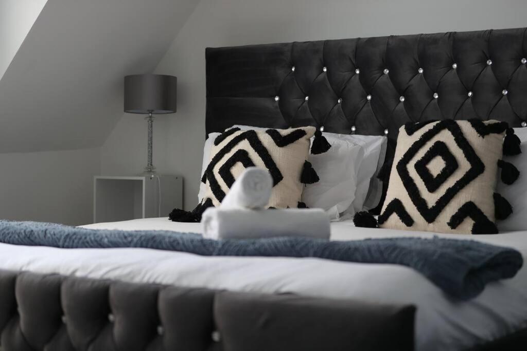 Two-Bedroom Apartment With Scenic Balcony View Shipley  Extérieur photo