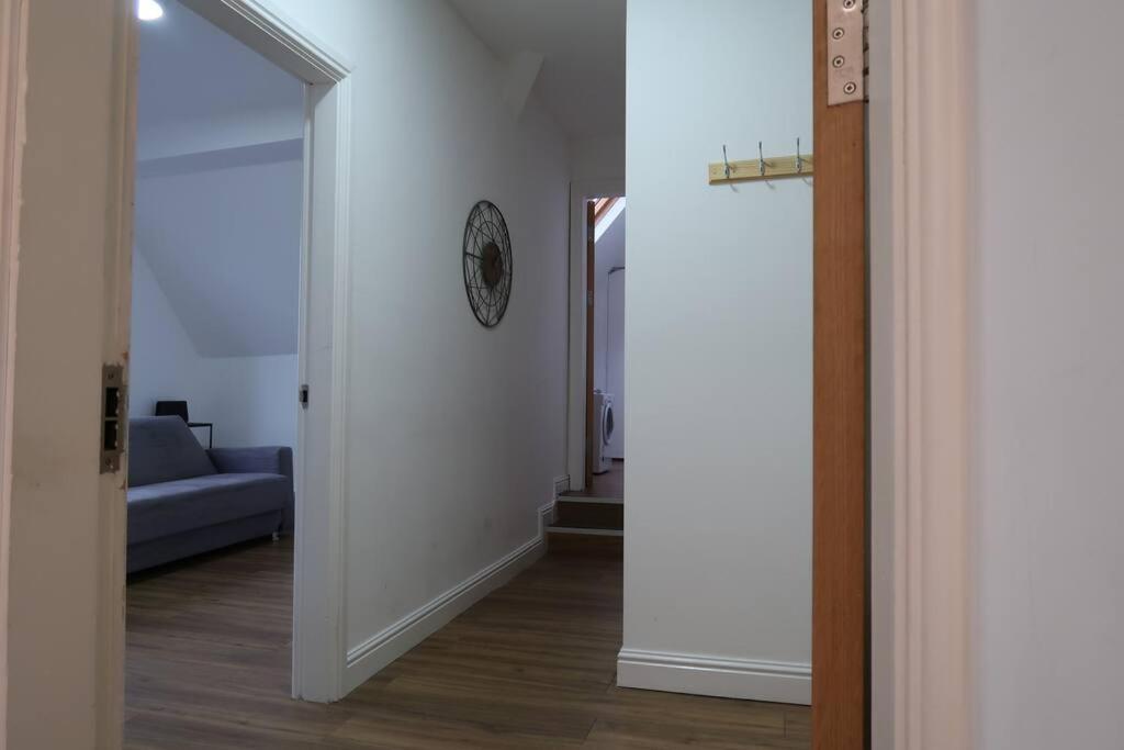 Two-Bedroom Apartment With Scenic Balcony View Shipley  Extérieur photo