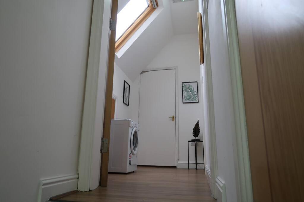 Two-Bedroom Apartment With Scenic Balcony View Shipley  Extérieur photo