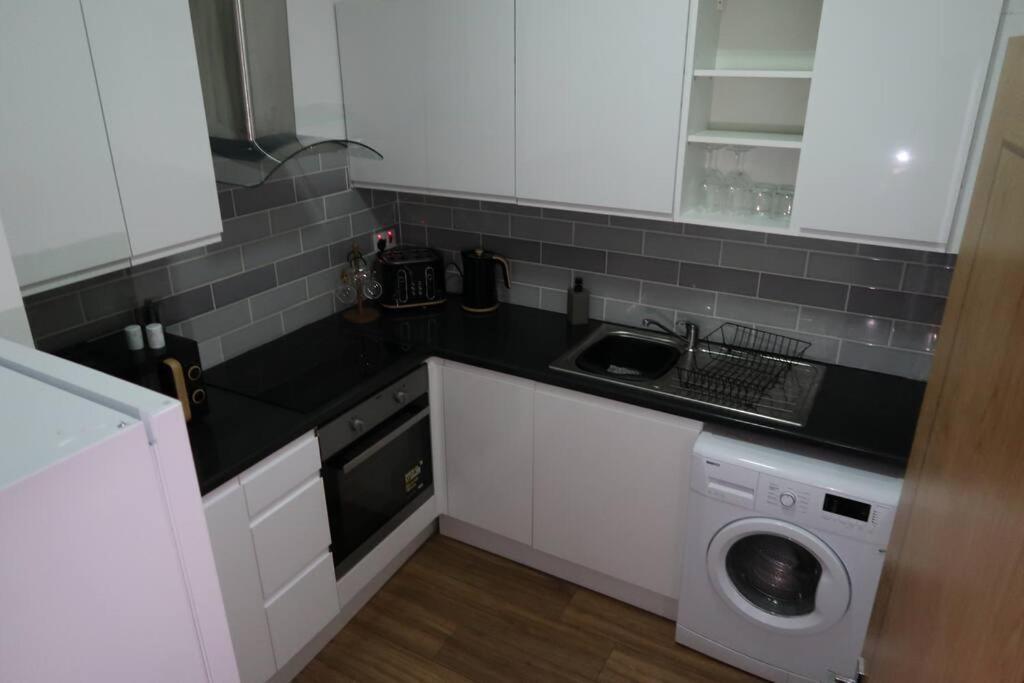 Two-Bedroom Apartment With Scenic Balcony View Shipley  Extérieur photo