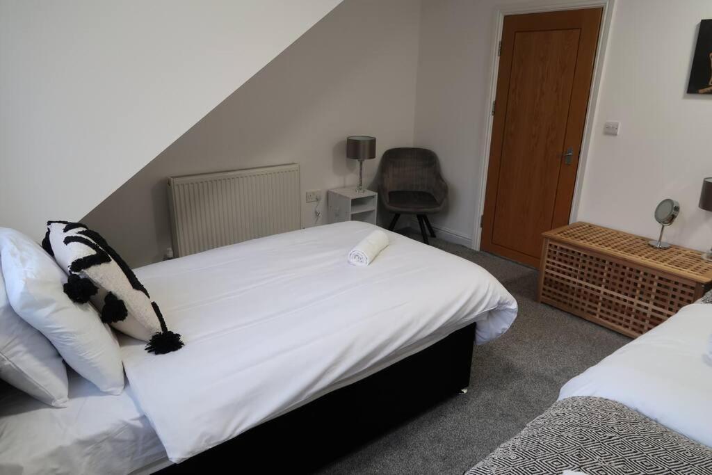 Two-Bedroom Apartment With Scenic Balcony View Shipley  Extérieur photo