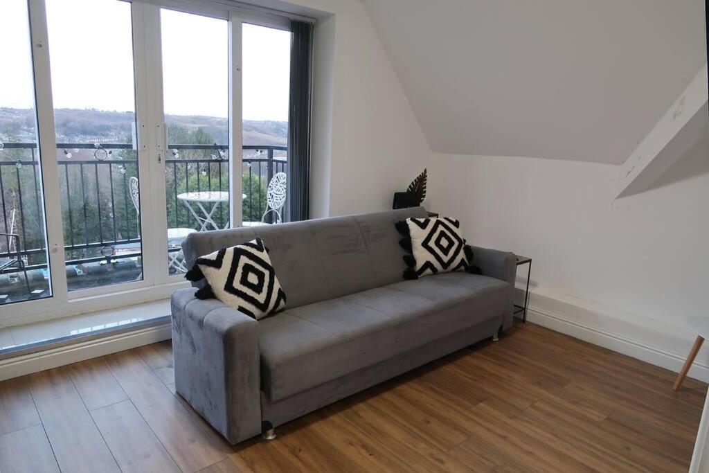 Two-Bedroom Apartment With Scenic Balcony View Shipley  Extérieur photo