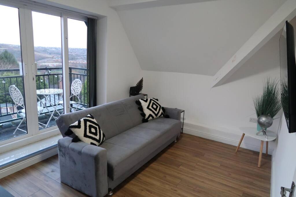 Two-Bedroom Apartment With Scenic Balcony View Shipley  Extérieur photo