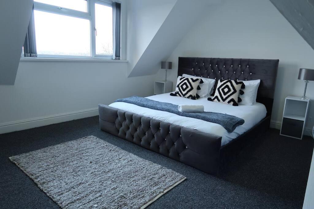 Two-Bedroom Apartment With Scenic Balcony View Shipley  Extérieur photo